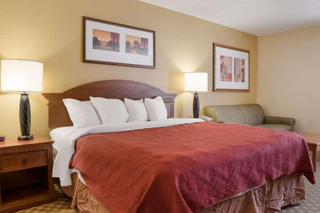 Quality Inn & Suites Saginaw Rom bilde