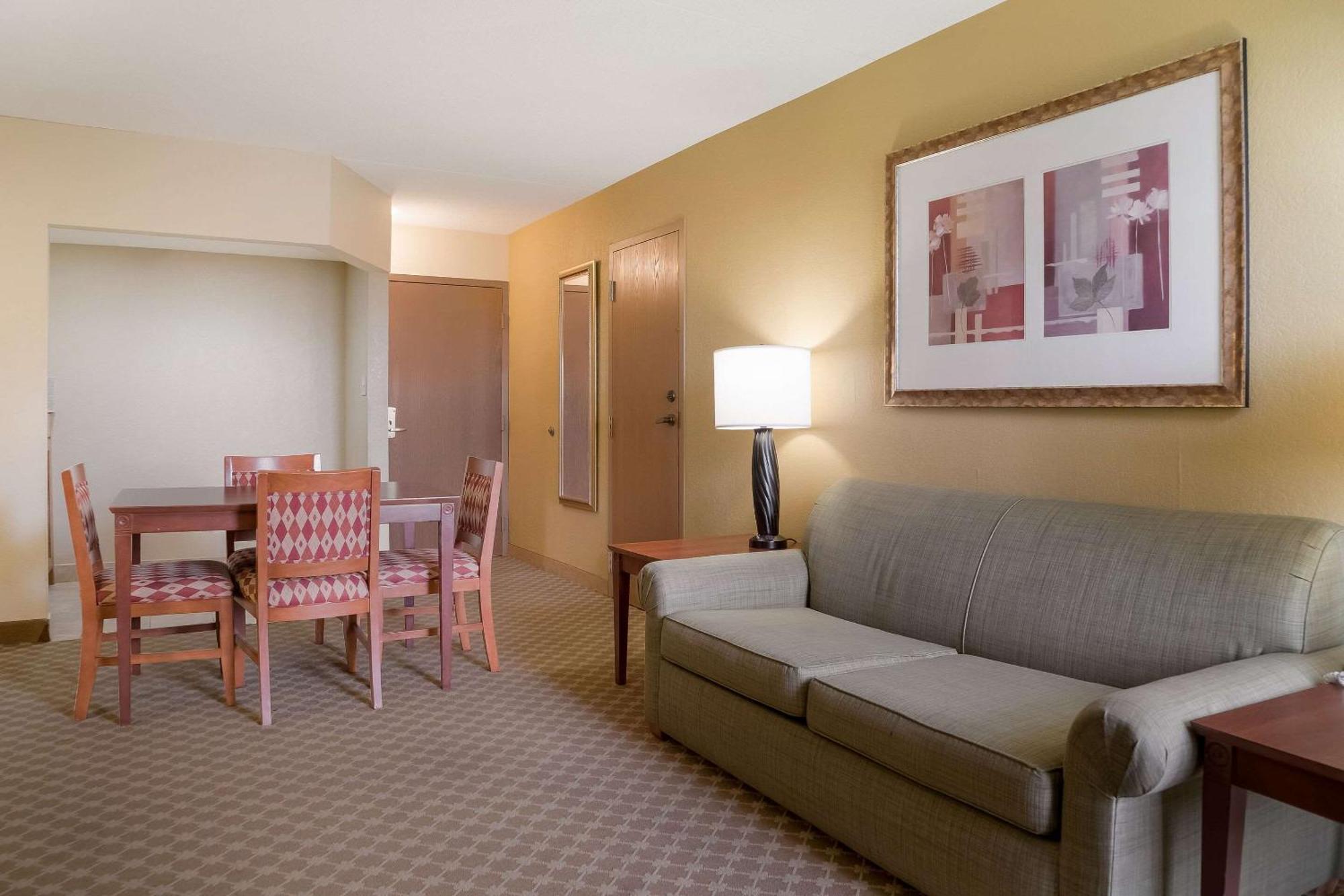 Quality Inn & Suites Saginaw Eksteriør bilde