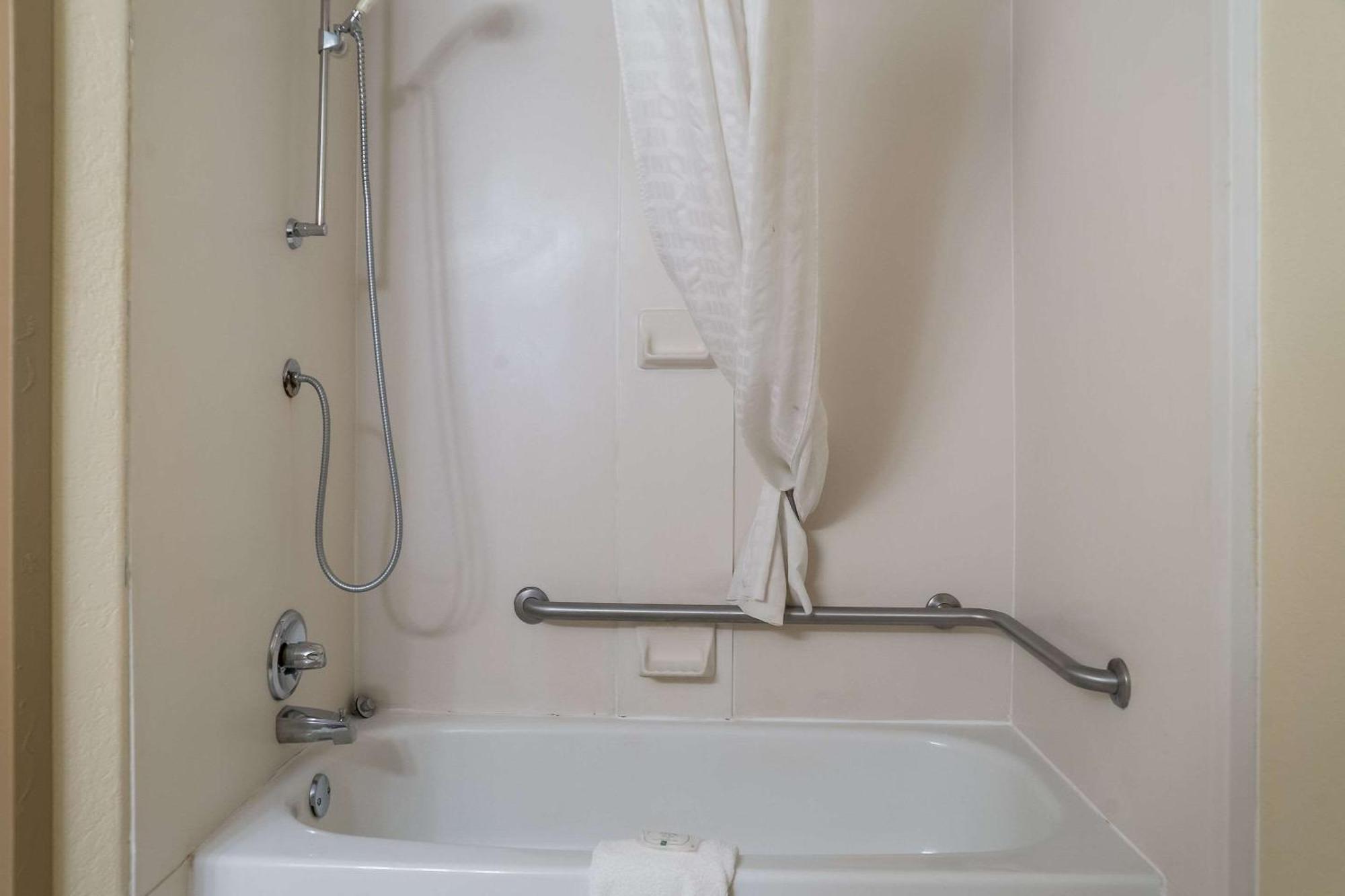 Quality Inn & Suites Saginaw Eksteriør bilde
