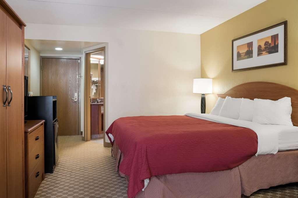 Quality Inn & Suites Saginaw Rom bilde